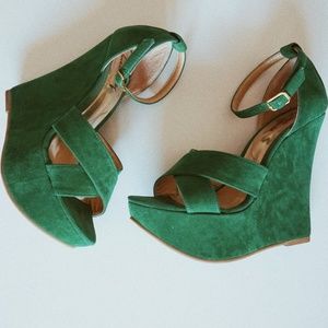 Green velvet wedges